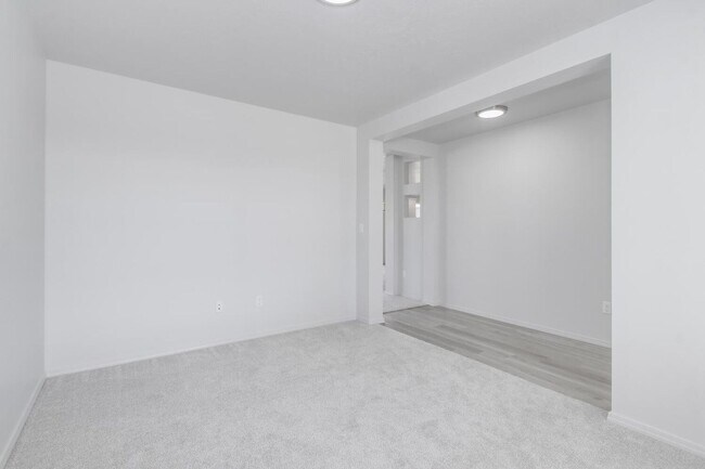 Foto del edificio - Newer 4 Bed / 2.5 Bath House For Rent _ Plus Large Bonus Room!!