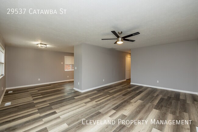 Building Photo - Beautiful 3 Bedroom Ranch!