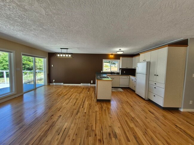 Building Photo - 6638 East Sooke Road