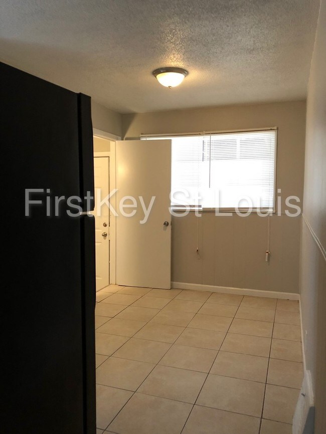 Foto del edificio - 7709 Paddington Dr