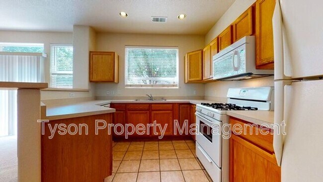 Building Photo - 6520 Los Pueblos Pl NW
