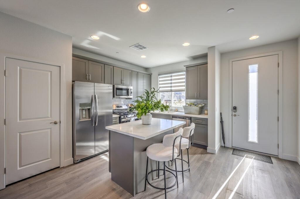 Foto principal - Serenity Townhomes