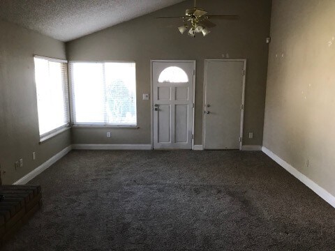 Building Photo - 3016 Oak Tree Ave