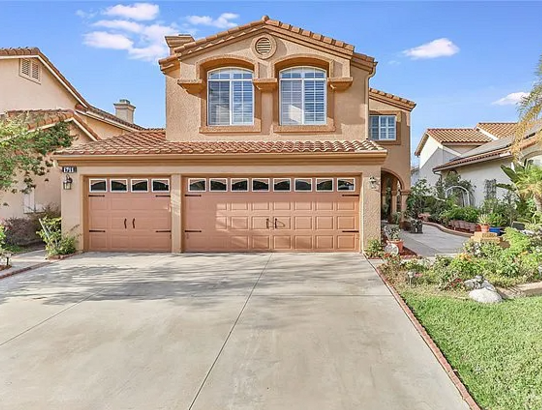 Primary Photo - Gated Community Beautiful 4b 3b in Thousan...