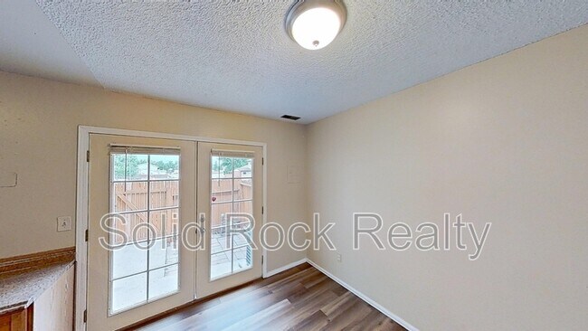 Foto del edificio - 4248 Gills Mill Ct
