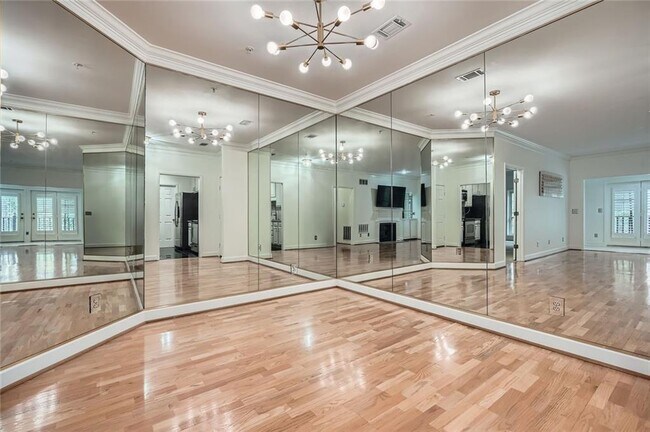 Building Photo - 28311 Plantation Dr NE