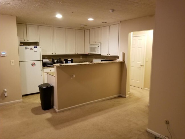 Building Photo - 5353 Stonemeadow Ave Apt#C