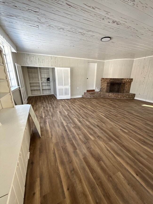 Building Photo - 1130 Warren St