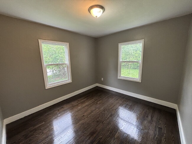Building Photo - Ranch Style Home in Gary!