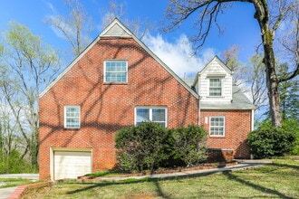 Building Photo - 612 Robin Rd