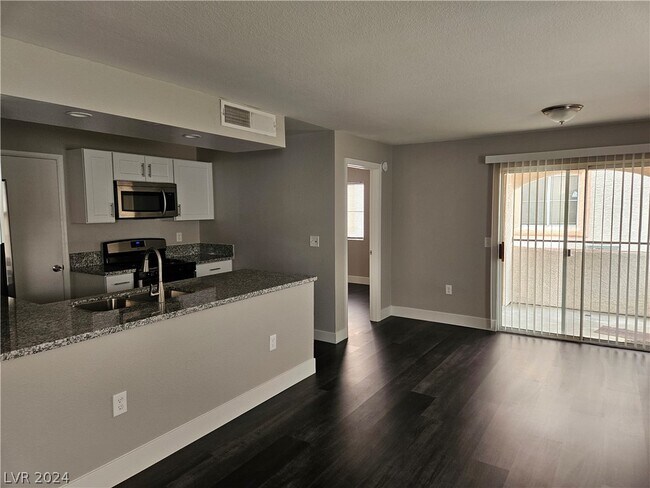 Building Photo - 7570 W Flamingo Rd