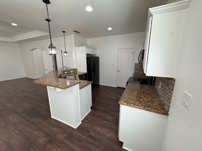 Building Photo - 7309 Bellini St