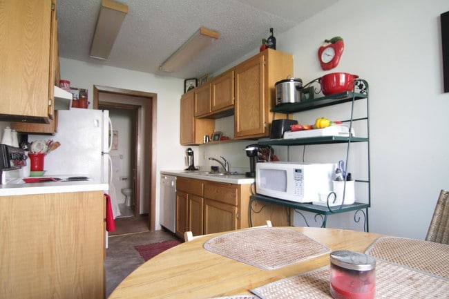 Cocina y comedor - Westwood Chateau Apartments