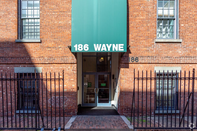 Entrance - 186 Wayne St