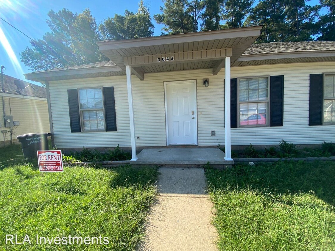 Primary Photo - 2 br, 2 bath House - 304A Clint Road