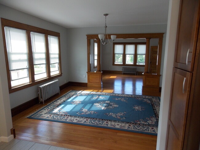 dining room - 128 Hubbard St