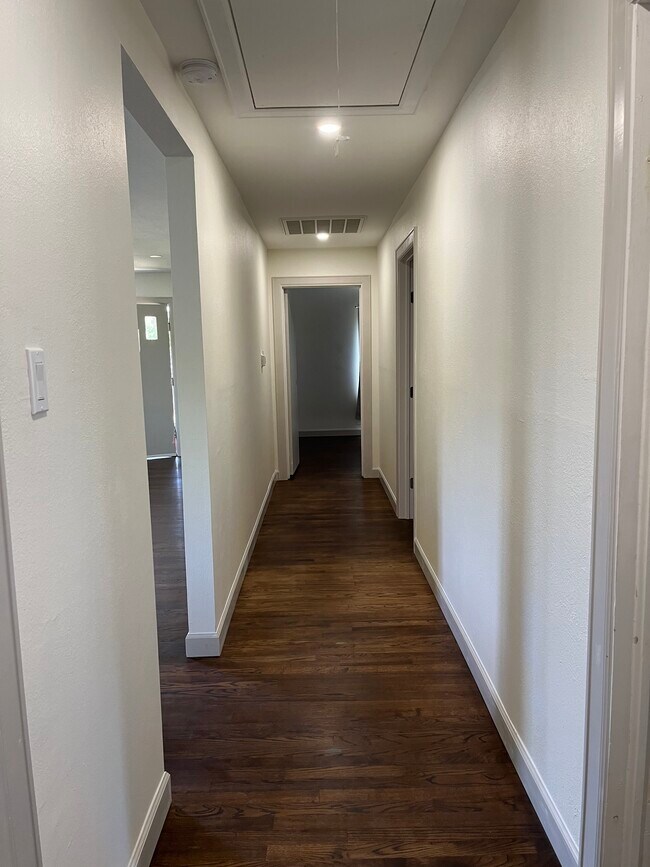 Foto del edificio - 7023 Vivian Ave