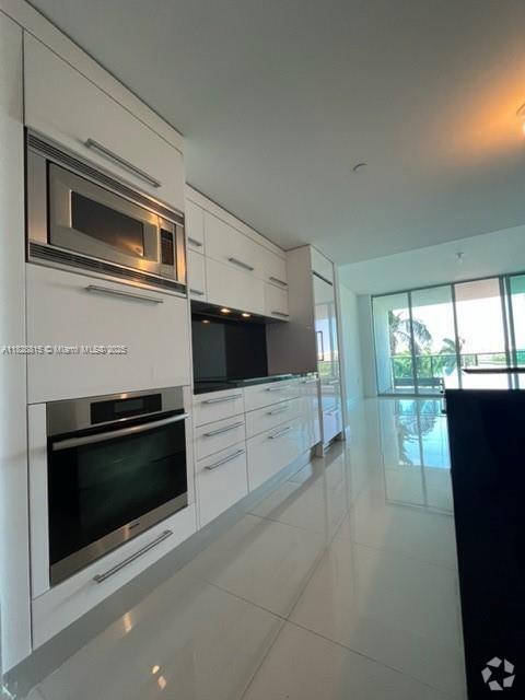 Building Photo - 900 Biscayne Blvd