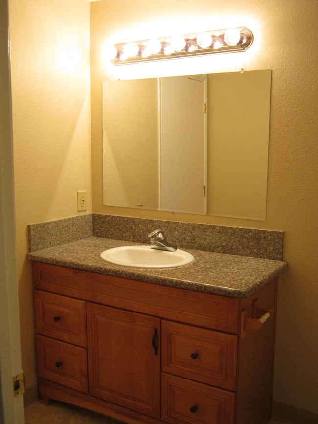 Granite Counters and Oak Cabinets - Cascade Park Apartments