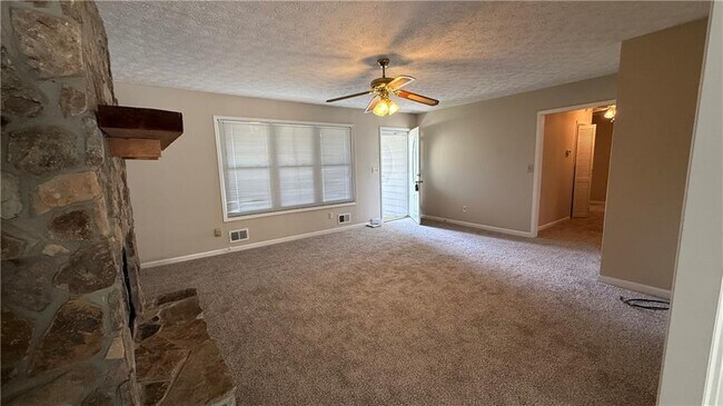Foto del edificio - 6683 Homestead Rd