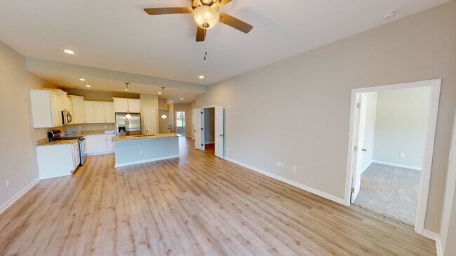 Building Photo - 86 Racquet Club Dr
