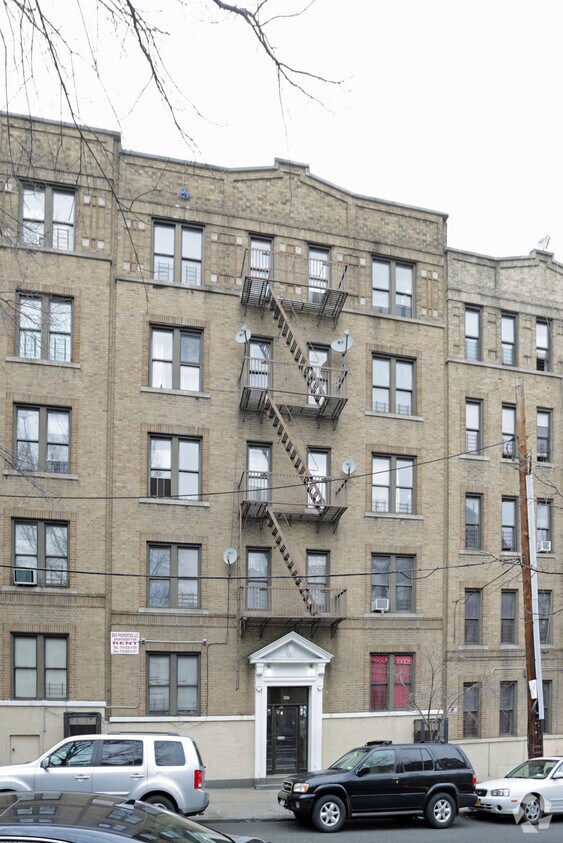 Primary Photo - 265 E 201st St