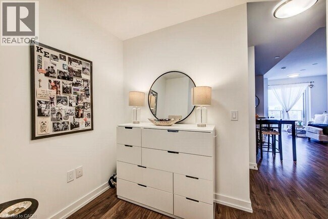 Photo du bâtiment - 15 Wellington St S