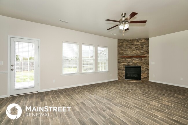Building Photo - 105 Emerald Dr