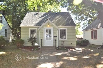 Building Photo - 1612 St Albans St N