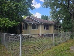 Building Photo - 543 Sumner St