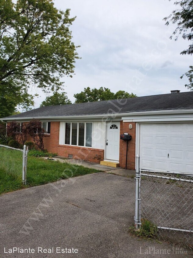 Primary Photo - 3 br, 1.5 bath House - 1921 Northover Rd.