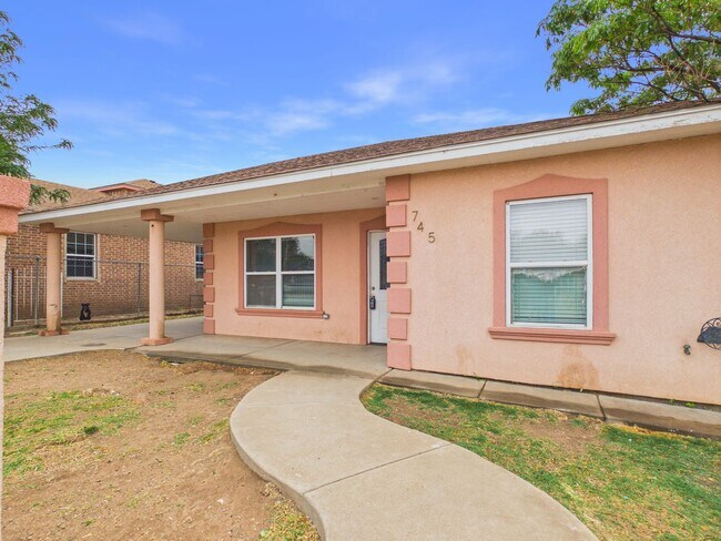 Building Photo - Nice 3 bedroom Duplex Rental