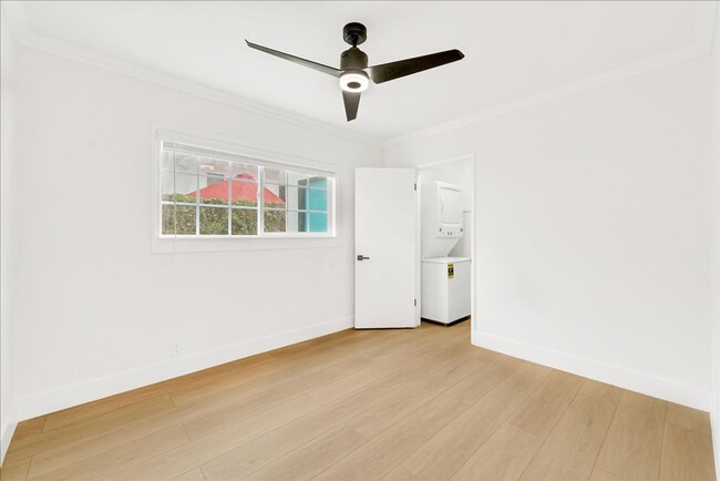 Building Photo - Beautifully Renovated One Bedroom Apartmen...