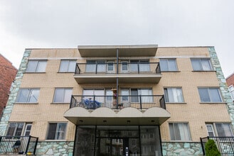 Building Photo - 7220 Av De Châteaubriand