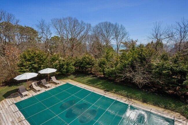 Foto del edificio - 12 Hillover Rd E