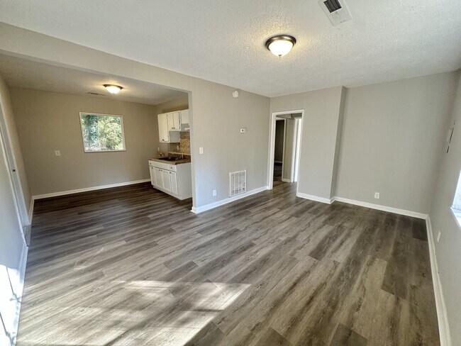 Foto del edificio - 209 Tucker Ave