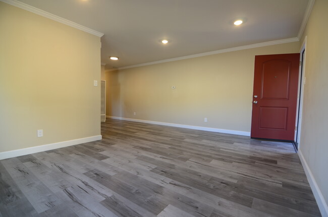 Building Photo - 210 Armour Ave