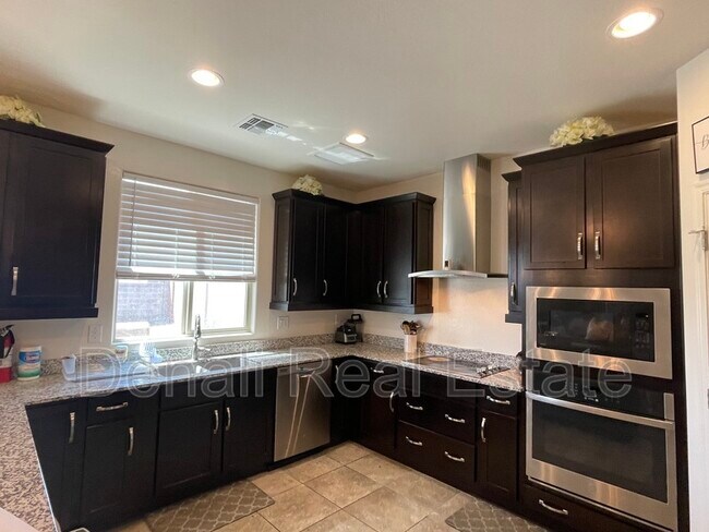 Foto del edificio - 17989 W Encinas Ln