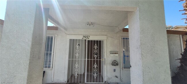 Foto del edificio - 2932 E Demetrius Ave