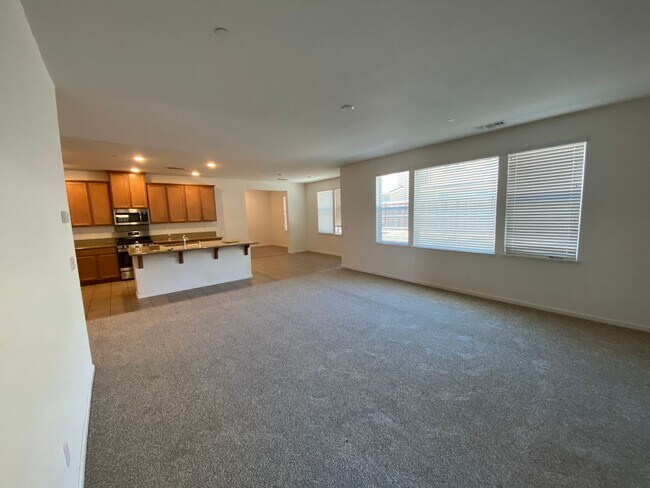 Building Photo - $500 MOVE IN BONUS. HUGE Home in Caselman ...