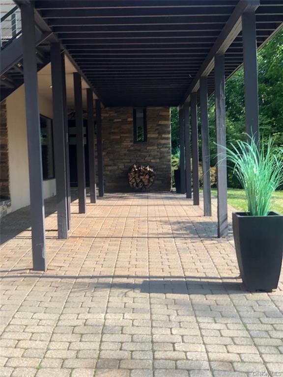 Building Photo - 515 S Mountain Rd