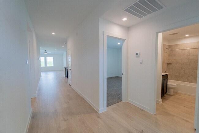 Foto del edificio - 3827 Pierce Pl Ln