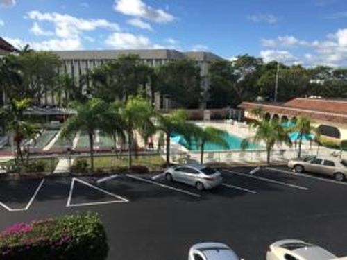 Foto del edificio - 400 NE 20th St