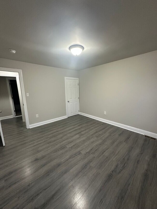 Foto del edificio - Newly Renovated 2 Bed/1 Bath Row home