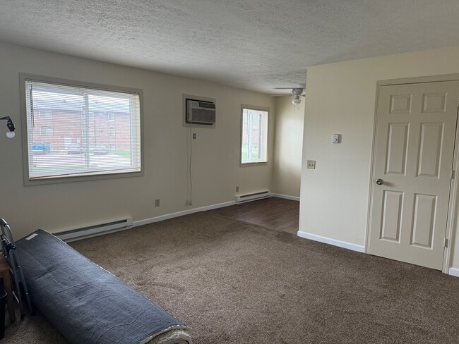 Building Photo - 5380 Eastgate Dr