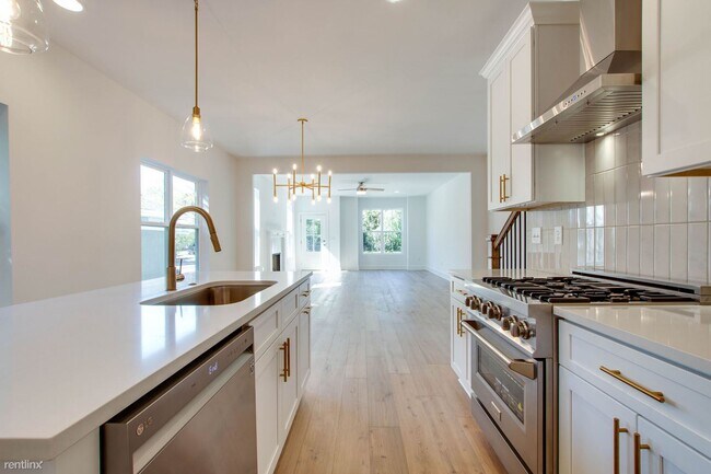 Foto del edificio - 4 br, 3 bath House - 2150 Sadler Avenue B