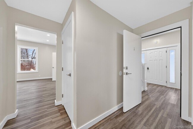 Building Photo - 303 Main St