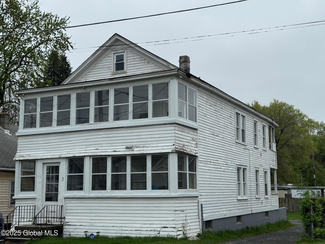 Primary Photo - 3 Vly Rd