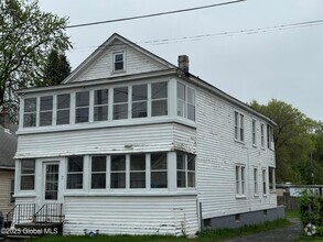 Building Photo - 3 Vly Rd