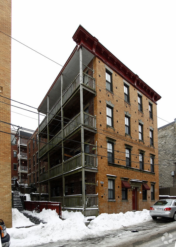 Primary Photo - 52 Ward St